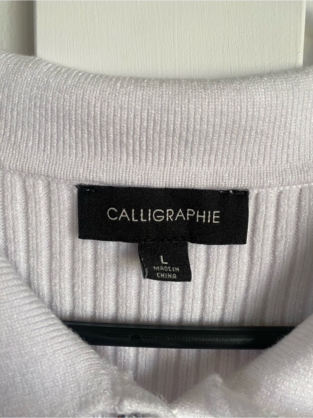 CALLIGRAPHIE White Ribbed Sleeveless Button-Down Shell - Picture 2 of 9